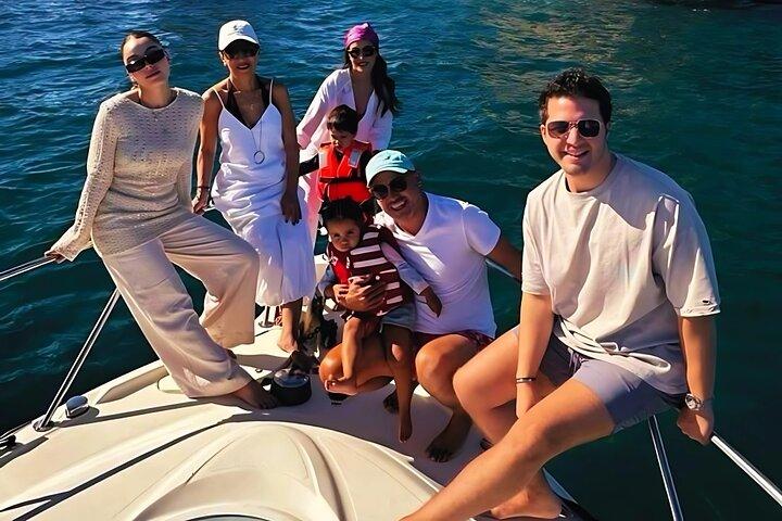 Cabo Private Yacht Cruise to El Arco with Snorkeling Adventure