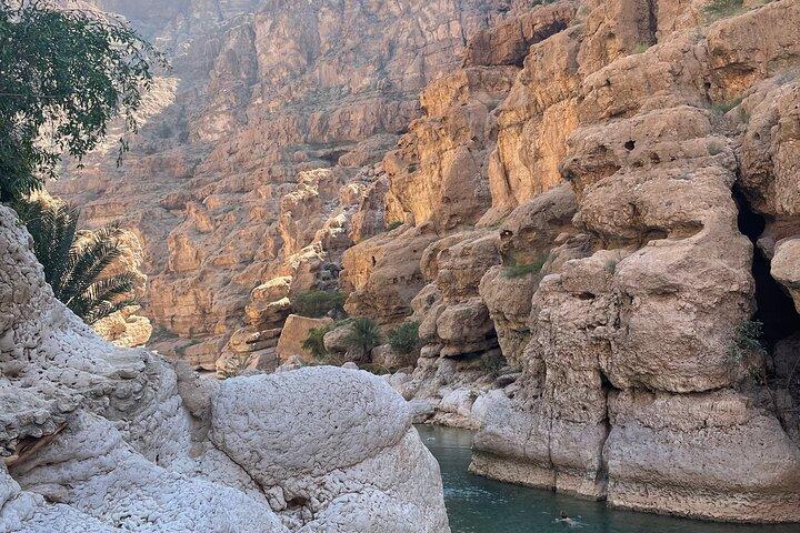 Muscat: Wadi Shab and Bimmah Sinkhole Adventure
