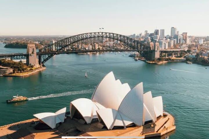 Guided Electric Bike Tour of Sydney with Bluetooth helmets