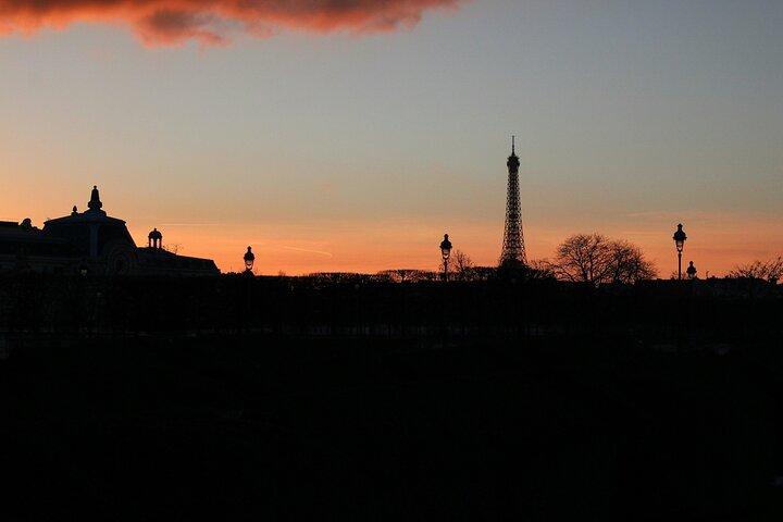 Paris Darkest Tales A Night of Secrets and Legendary Bar Tour