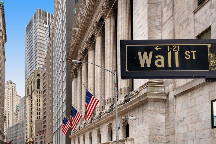 Wall Street Inside with a Trader Walking History Tour
