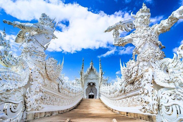 Chiang Mai to Chiang Rai: White Temple, Blue Temple, Lalitta Cafe