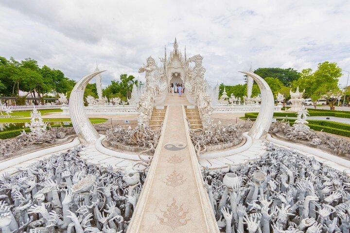 Chiang Mai to Chiang Rai: White Temple, Blue Temple, Lalitta Cafe