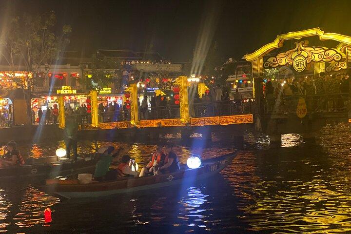 Hoi An Boat Ride and Release Lantern, Night Market Private Tour