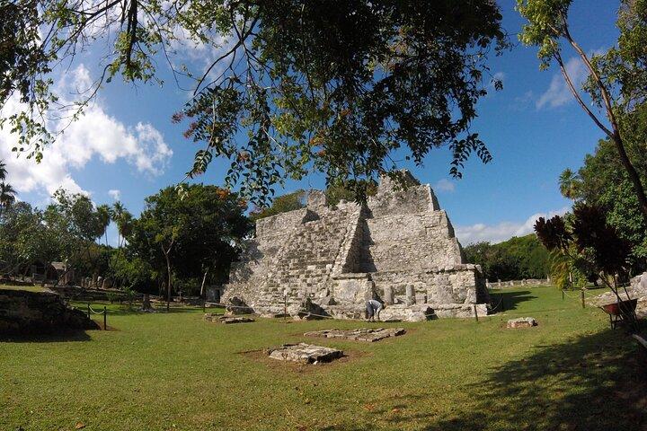 Cancun City Tour by Downtown and Turistic Hightlights on Open Bus
