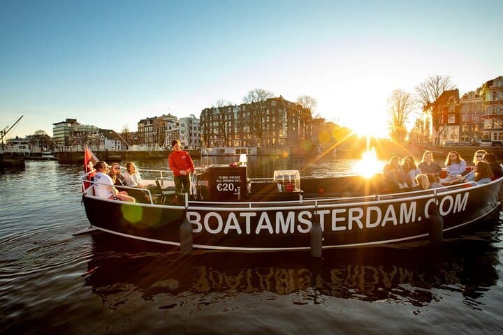 Amsterdam Sunset Canal Cruise with Live Guide and Open Bar