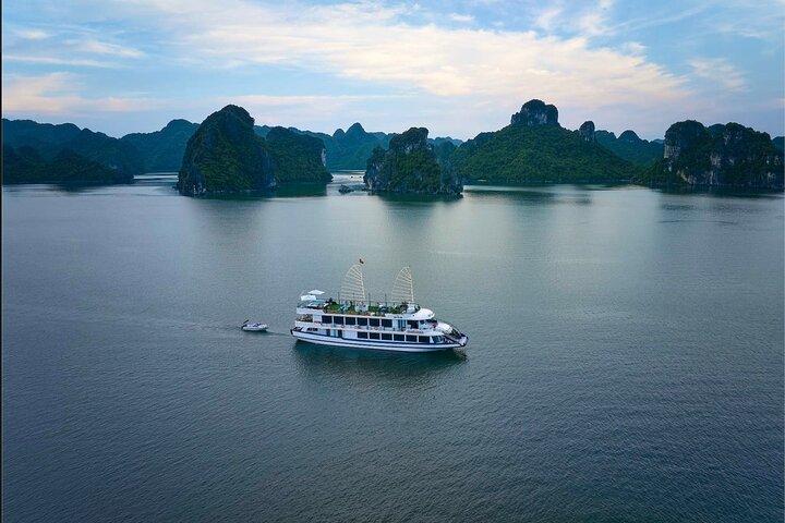 Halong Bay Day Tour By 5-Star Cruise, Buffet, Caves, Pool & Kayak