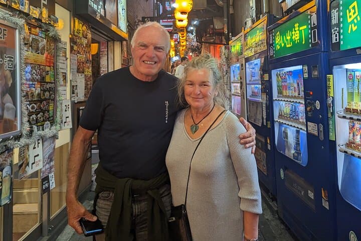Tokyo: Shinjuku Night Walk & Hidden Gems Tour