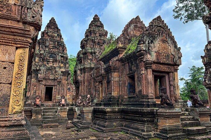Full-Day Angkor Wat & Must-See with Banteay Srei Temple
