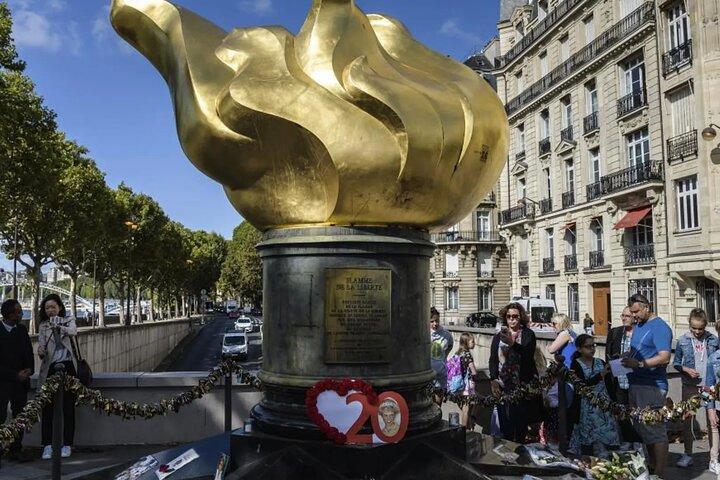 Most Classical and Monumental Tour of Paris