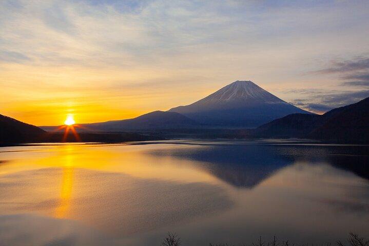 2-Day Mt Fuji Climbing Tour to Summit from Tokyo with Free Gear