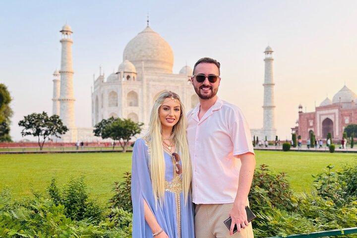 From Delhi: Private Taj Mahal & Agra Guided Tour with Transfer