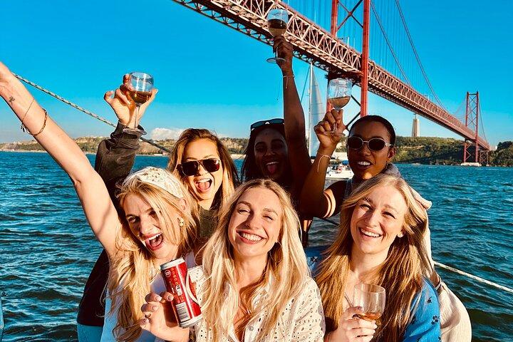 Lisbon Adventure: 2 Hours Tuk-Tuk Tours and 2 H Sunset Sailing