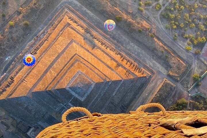 Balloon Flight + Cave Breakfast + Pick Up from CDMX or We Fly