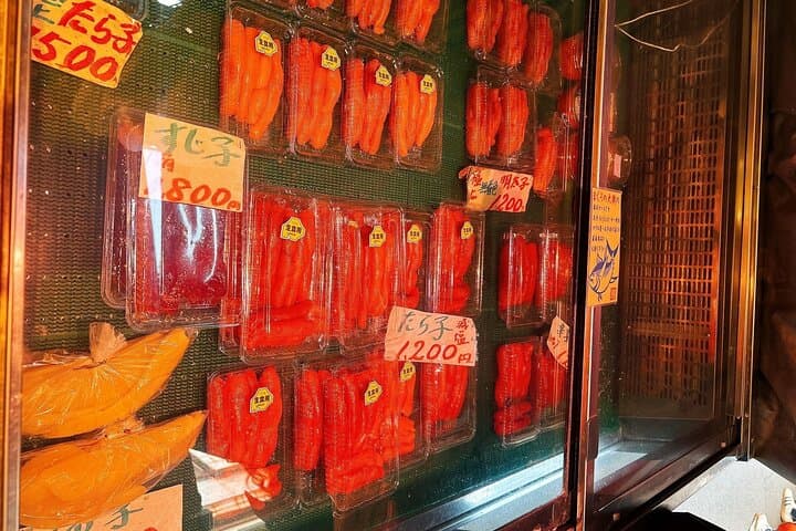 Tsukiji Food Strolling and Hama Rikyu Garden Walking Tour