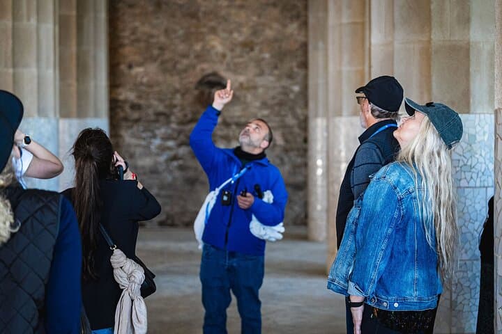 Barcelona: Park Güell Guided Tour & Tickets with Fast-Track Entry