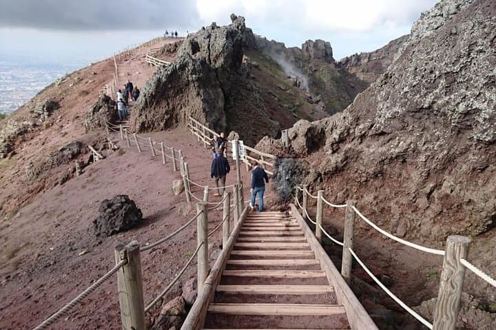 From Pompeii to Mount Vesuvius: Bus, Audio Guide, Ticket Included