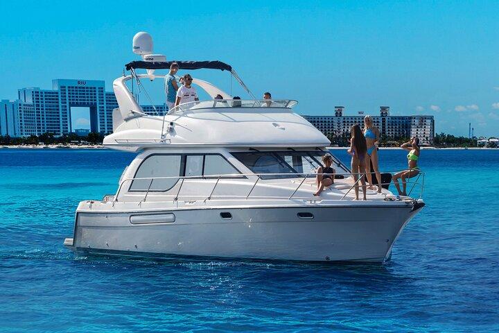 Yacht Meridian 40FT Best Private Rental in Cancun