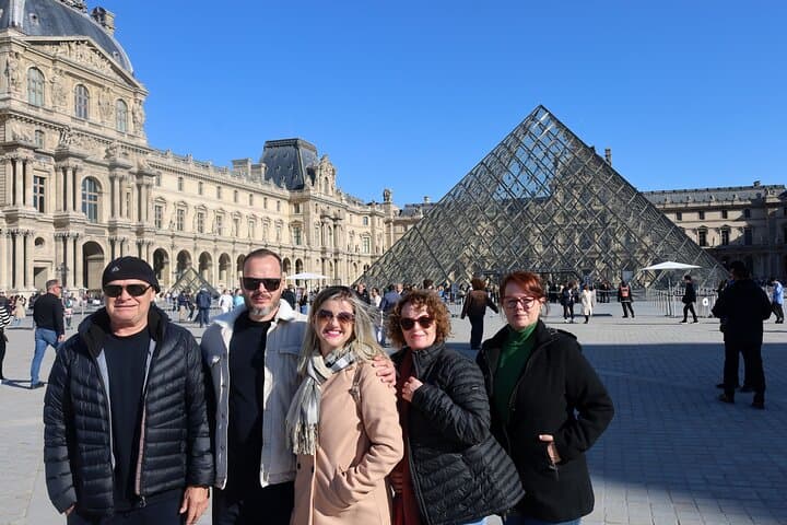 Private Paris Tour by Minivan with photoshoot included