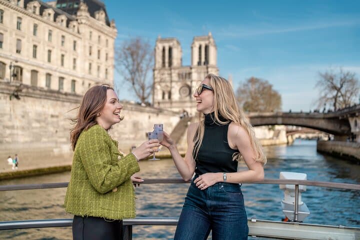 Evening Champagne Cruise from Notre-Dame by Bateaux Parisiens