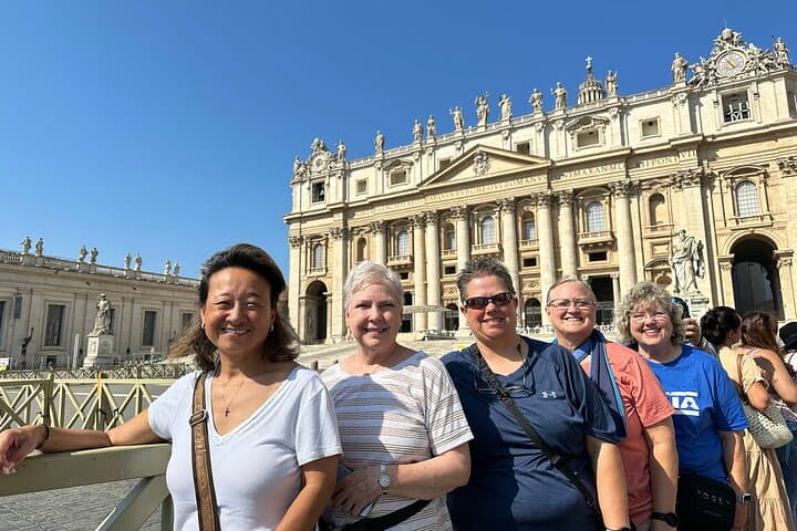 Saint Peter's Vatican Basilica and Popes Tombs Skip-the-line Tour