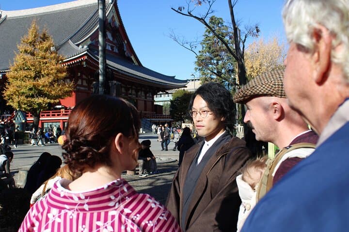 Tokyo: Asakusa Walking Tour with Japanese Comedian