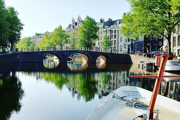 Morning Canal Cruise Amsterdam in Small-Group