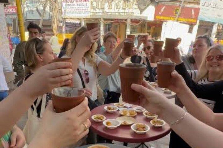 Delhi: Explore Old Delhi on Tuk Tuk with Shopping and Street Food