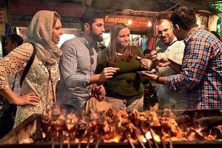 Delhi: Explore Old Delhi on Tuk Tuk with Shopping and Street Food