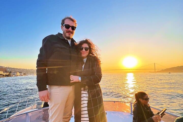 Luxury Istanbul Bosphorus Sunset Yacht Tour With Drinks & Snacks