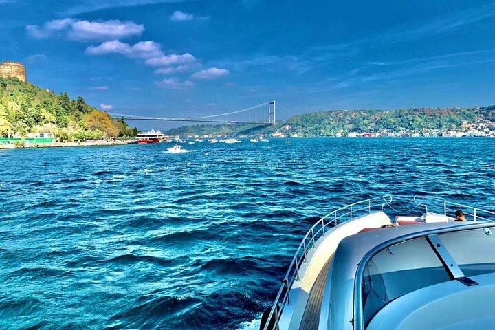 Private Bosphorus Lunch Cruise on a Luxury Yacht