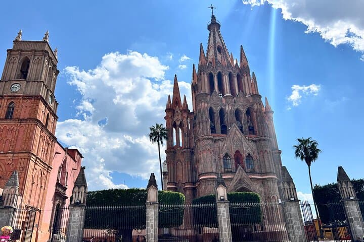 San Miguel de Allende Private Tour from Mexico City (1 day)