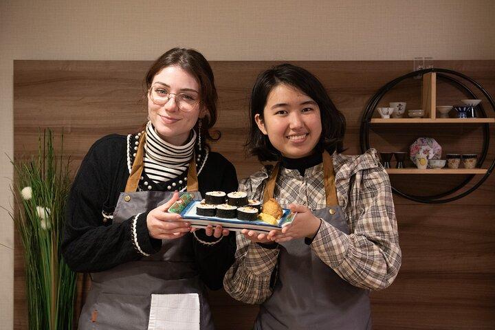 Nishiki Market, Private Sushi class & Sake Tasting in Townhouse