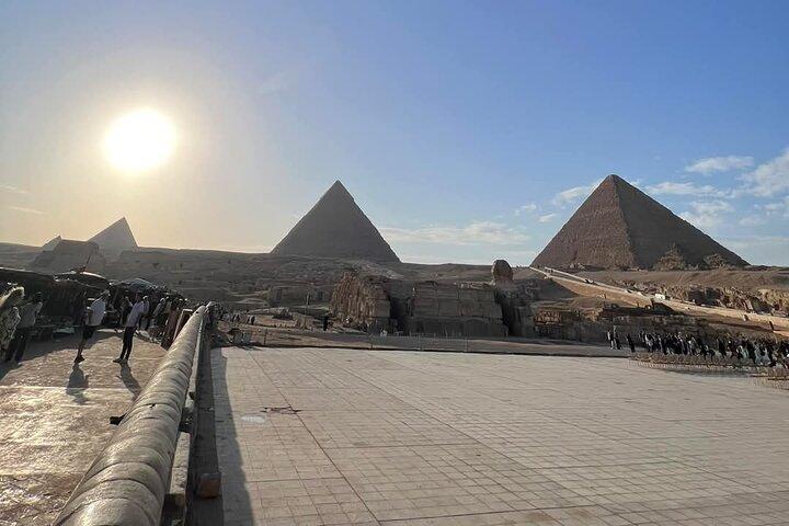 Private Giza Pyramids Sphinx and Egyptian Museum Tour