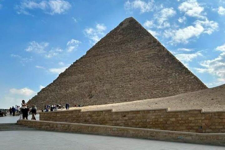 Private Giza Pyramids Sphinx and Egyptian Museum Tour