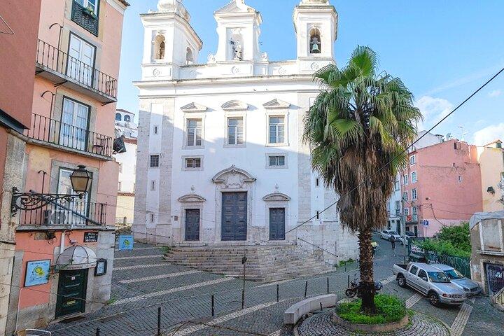 3h30 Tour | Lisbon Essentials: See, Taste and Learn with a Local