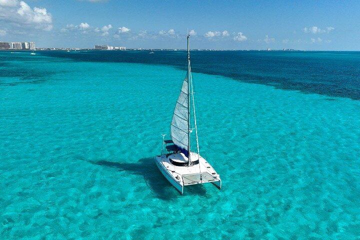 Isla Mujeres Catamaran Tour with Snorkeling, Open Bar & Buffet