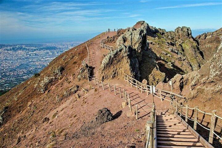 Deluxe Pompeii Excavations and Mount Vesuvius Tour from Salerno