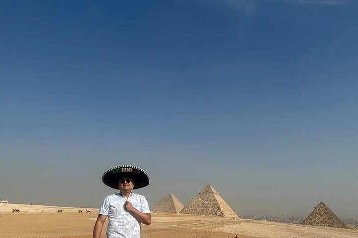 complete package pyramids, memfis, saqara and museum + free dinner