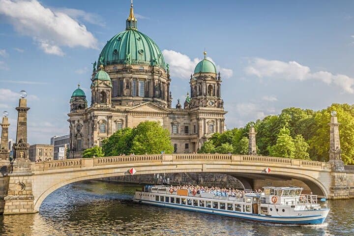 Berlin Spree River Sightseeing Cruise Experience