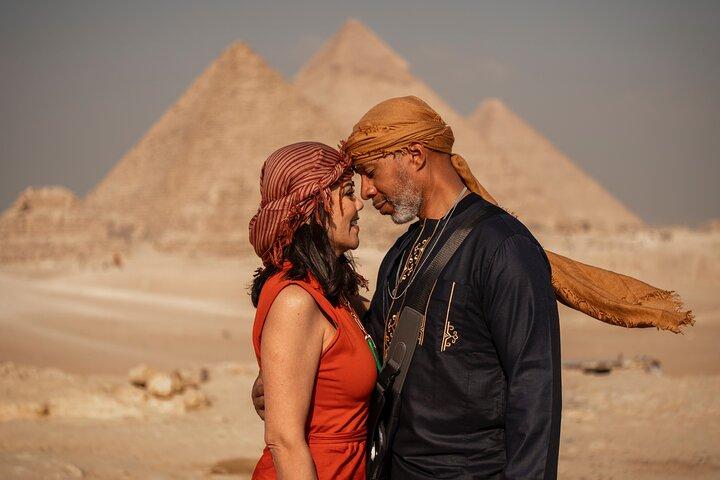 Pyramids of Giza tour with khufu restaurant reservation