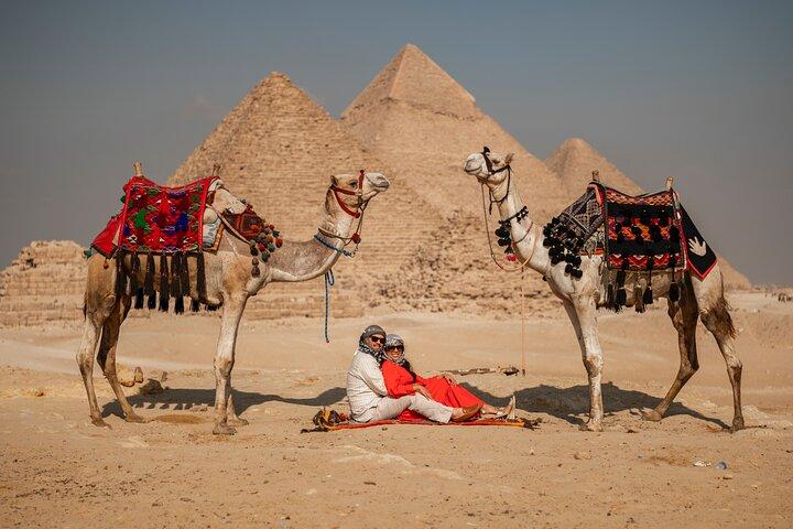 Pyramids of Giza tour with khufu restaurant reservation