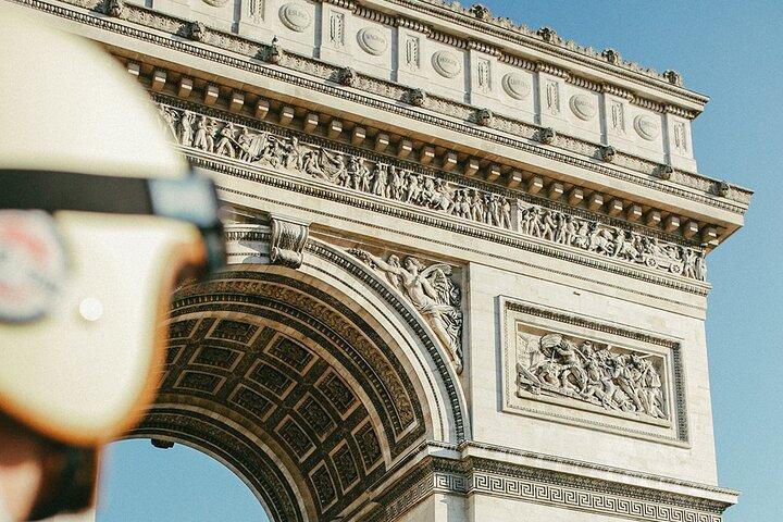 Paris Highlights city tour on a vintage Sidecar Motorcycle