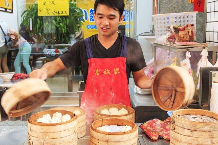 Taipei Street Food & Night Market Tour with a Local: Private & Custom