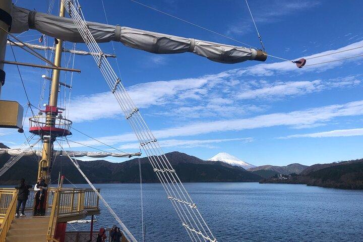 Mount Fuji Shopping Day Tour with Hakone Pirate Ship and Ropeway