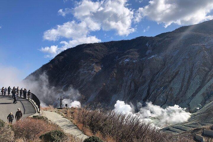 Mount Fuji Shopping Day Tour with Hakone Pirate Ship and Ropeway