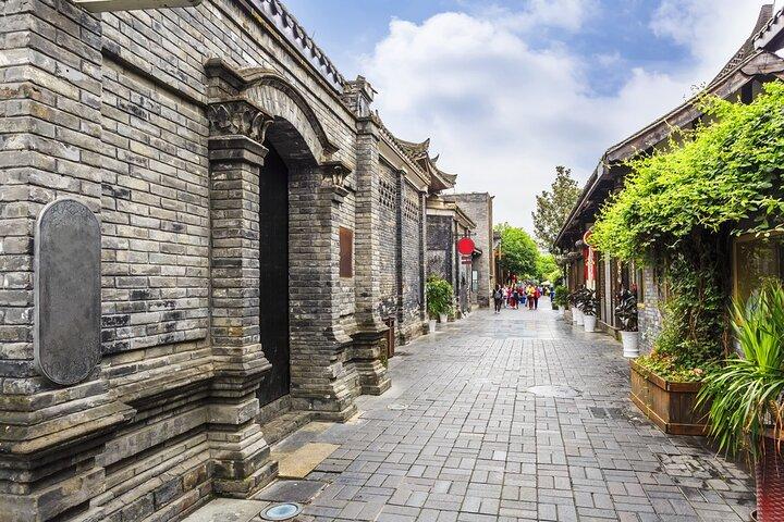 Chengdu City Walking Tour with Food and Culture Stops