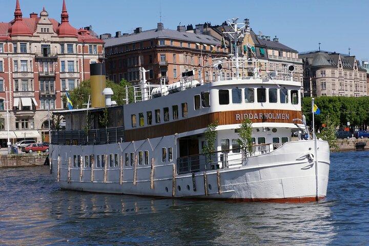 Stockholm: 2h Old Town Walking Tour + 2.5h Archipelago Cruise