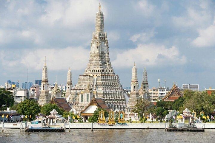 Heritage Cruise and Wat Arun Instagram Photo Experience