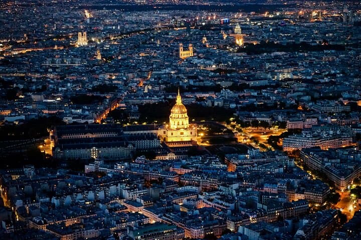 Soirée at the Eiffel Tower: Small-Group Guided Experience